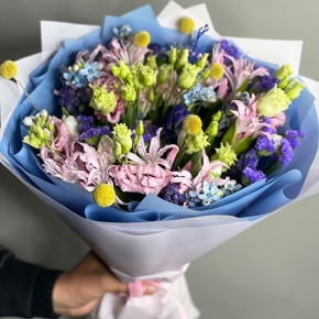 Букет "Загадка вечности" из гиацинтов, нерине, тюльпанов и оксипеталума в Пущино