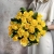 Букет из 25 лимонных роз с рускусом (40 см) в Пущино