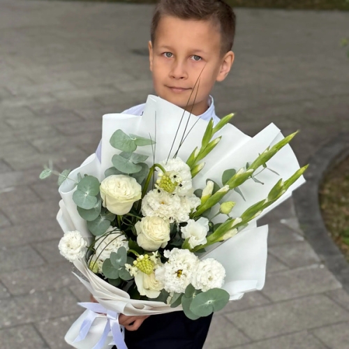 Букет на 1 сентября с гладиолусами, розами, эустомой и орнитогалумом в Пущино