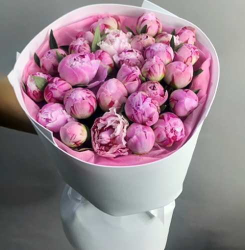 Букет из 29 пионов Сара Бернар в Пущино