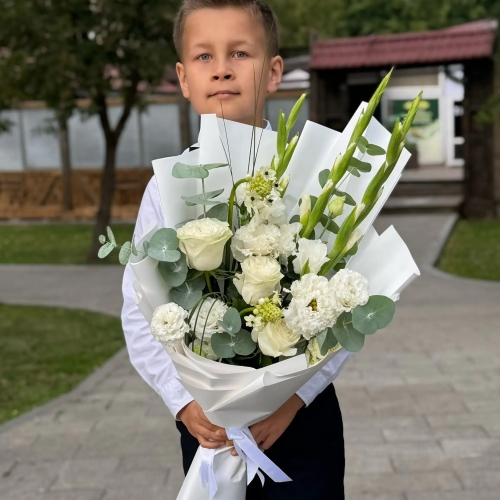 Букет на 1 сентября с гладиолусами, розами, эустомой и орнитогалумом в Пущино