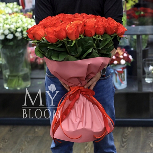 Букет 51 коралловая роза (60 см) в Пущино