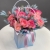 Стильная композиция в сумочке "Небесный поцелуй" из роз Джумилия и лагуруса в Пущино Стильная композиция в сумочке "Небесный поцелуй" из роз Джумилия и лагуруса в Пущино