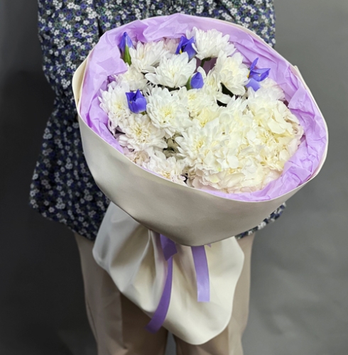 Букет "Грация" из ирисов, гортензии и кустовых хризантем в Пущино