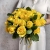 Букет из 25 лимонных роз с рускусом (40 см) в Пущино