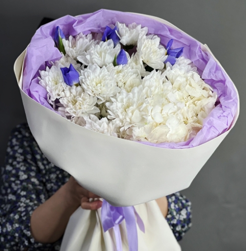 Букет "Грация" из ирисов, гортензии и кустовых хризантем в Пущино