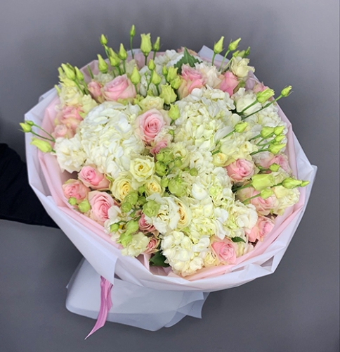 Букет "София" из гортензий, эустом и роз в Пущино