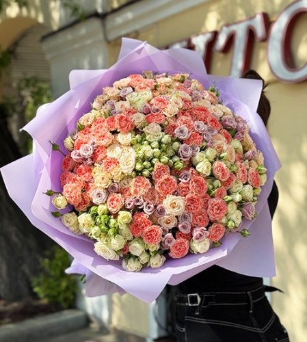 Букет из 101 кустовой розы микс в Пущино